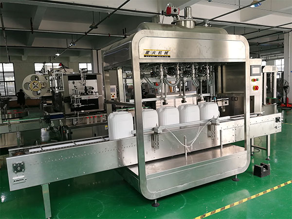 瓶裝消毒液灌裝機細(xì)節(jié)圖