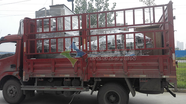 調味醬自動包裝機發(fā)貨現場